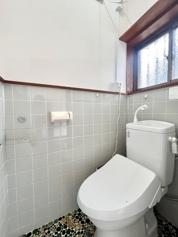 ＪＲ和歌山線 岩出駅 徒歩45分 2階建 築43年のトイレ写真
