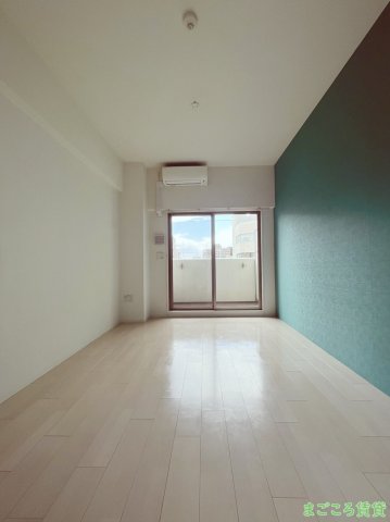 ラシュレエグゼ難波西の居間写真