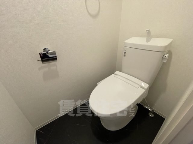 地下鉄御堂筋線 江坂駅 徒歩5分 15階建 築4年のトイレ写真