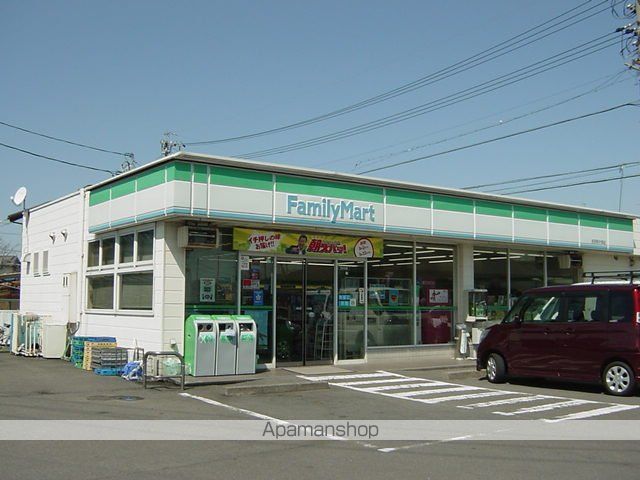 コンビニ　ファミリーマート（コンビニ）まで240m