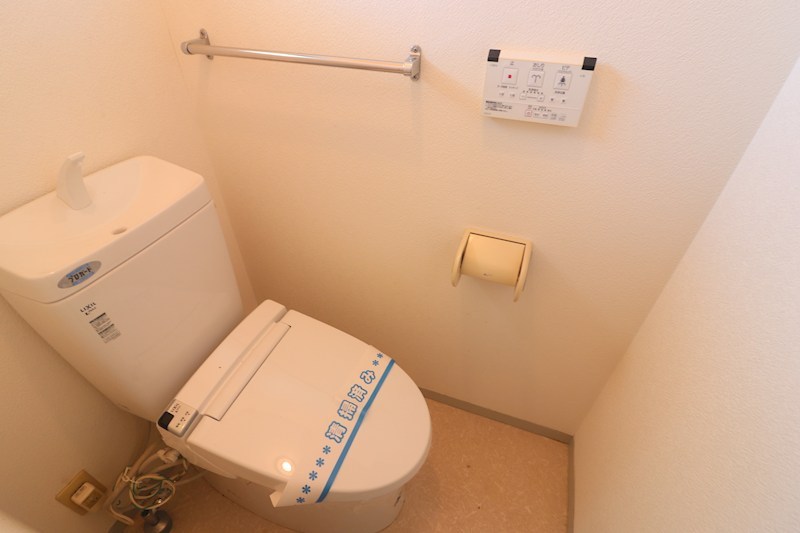 近鉄橿原線 笠縫駅 徒歩8分 2階建 築35年のトイレ写真