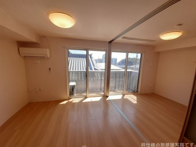 グランヒルズ豊町の居間写真