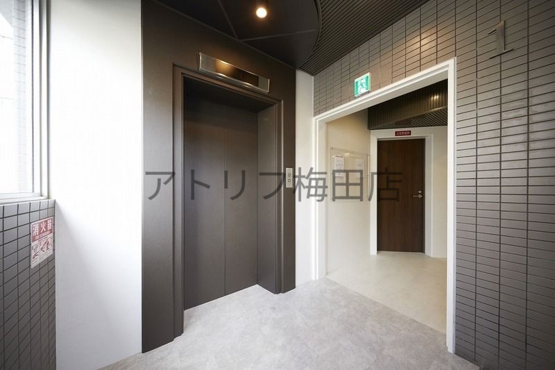 地下鉄千日前線 桜川駅 徒歩3分 11階建 築35年の外観写真
