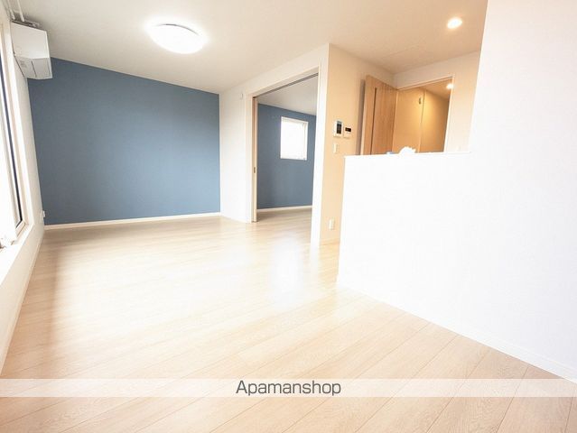 ベルリード吉岡上町Aの居間写真