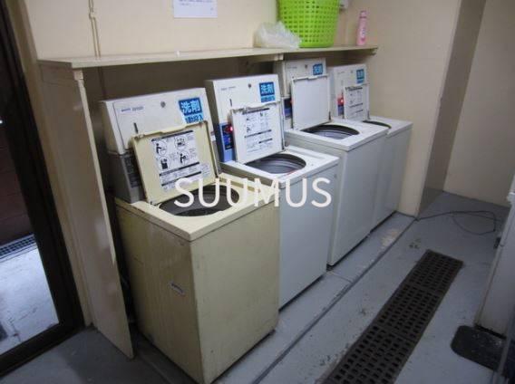 都営大江戸線 都庁前駅 徒歩7分 14階建 築46年の外観写真