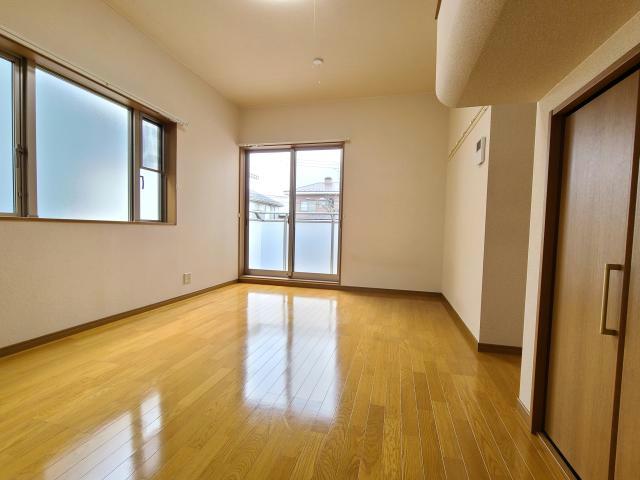 シェア山手Bの居間写真
