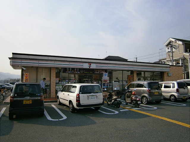 コンビニ　セブンイレブン 山科東野舞台町店（コンビニ）まで242m