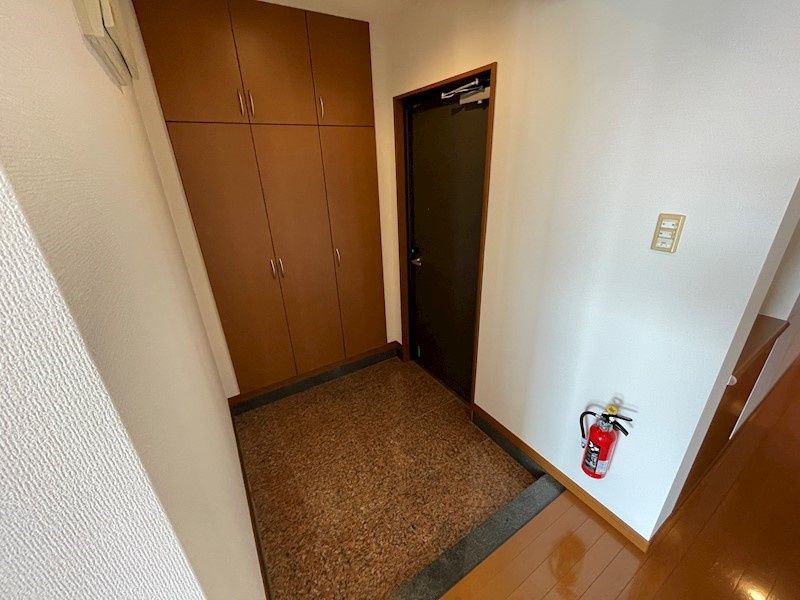 玄関　※退去予定の為、別階の写真となります。現状優先。