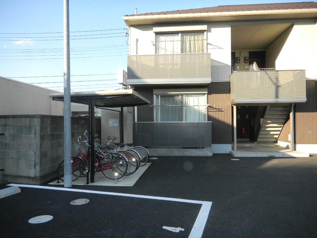 エントランス　駐輪場もありますよー♪