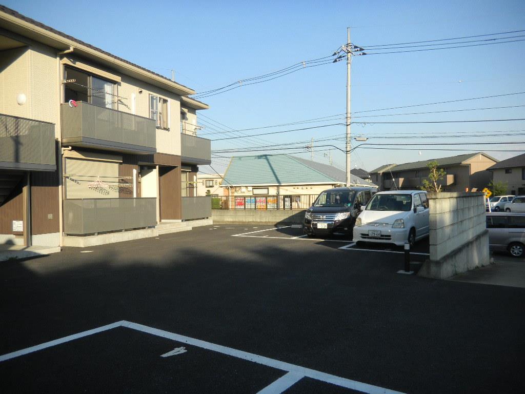 駐車場　広々停めやすい駐車場♪