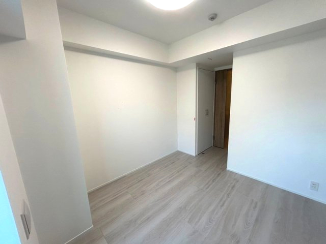居室・リビング　別部屋反転写真