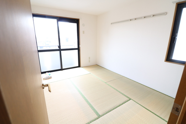 ミルフィーユ 壱番館の居間写真