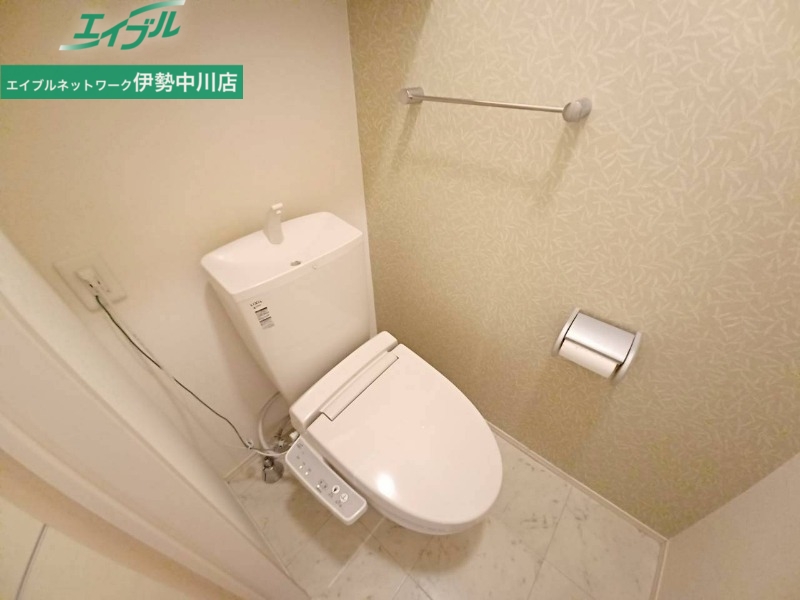 トイレ　別部屋反転参考写真です