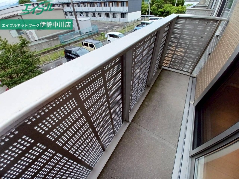 バルコニー　別部屋反転参考写真です