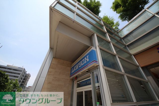コンビニ　ローソンさいたま新都心けやき広場店（コンビニ）まで810m