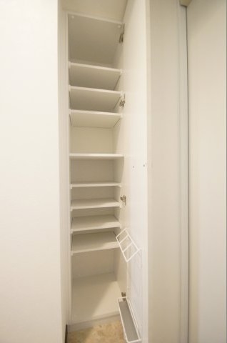 玄関　天井高シューズBOX