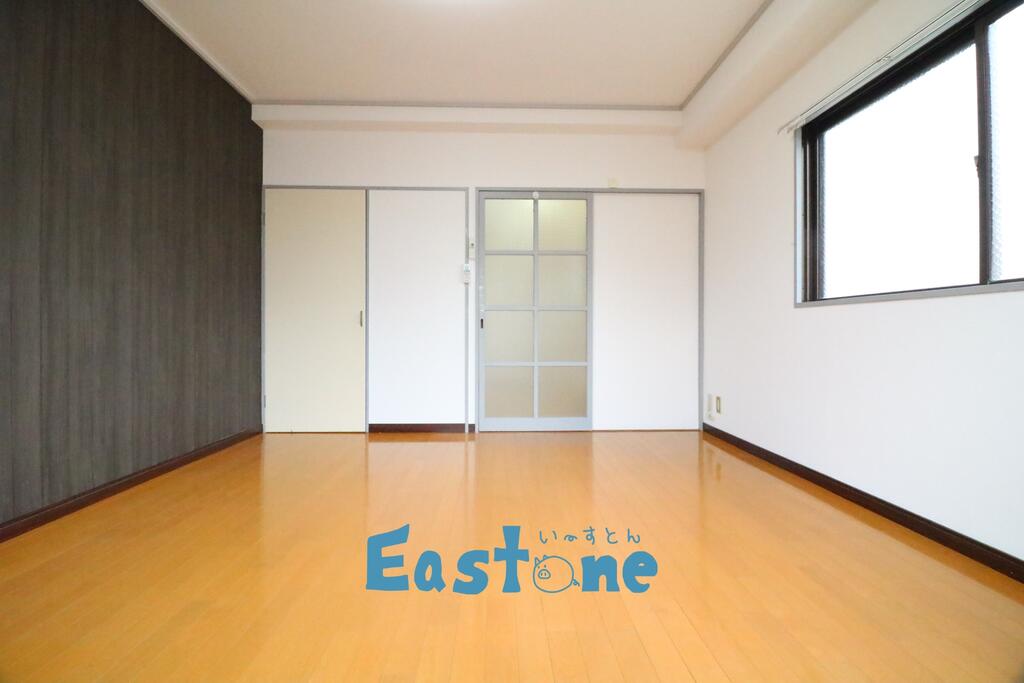 居室・リビング　南向きの陽当たりの良いお部屋です