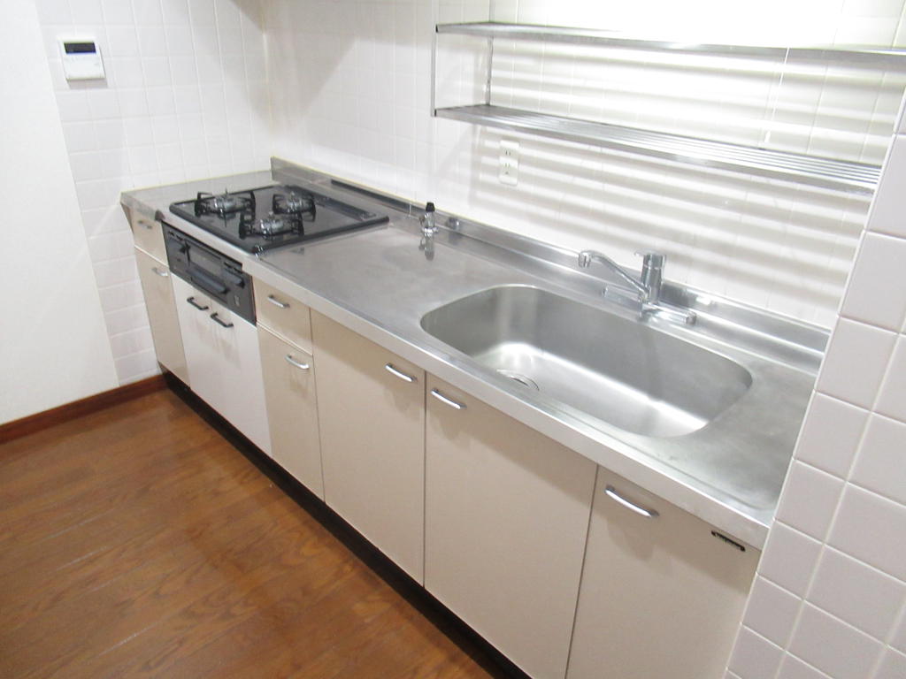 キッチン　コンロ設置場所のみシステム３口ガスキッチン変更