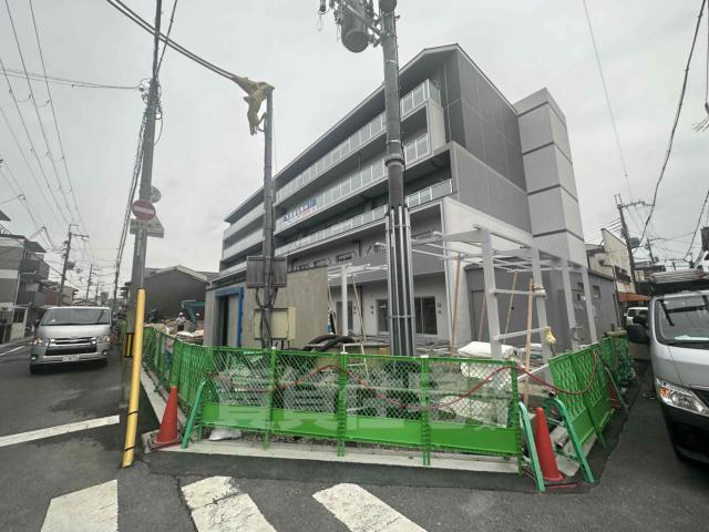 【京都市南区八条源町のマンションの建物外観】