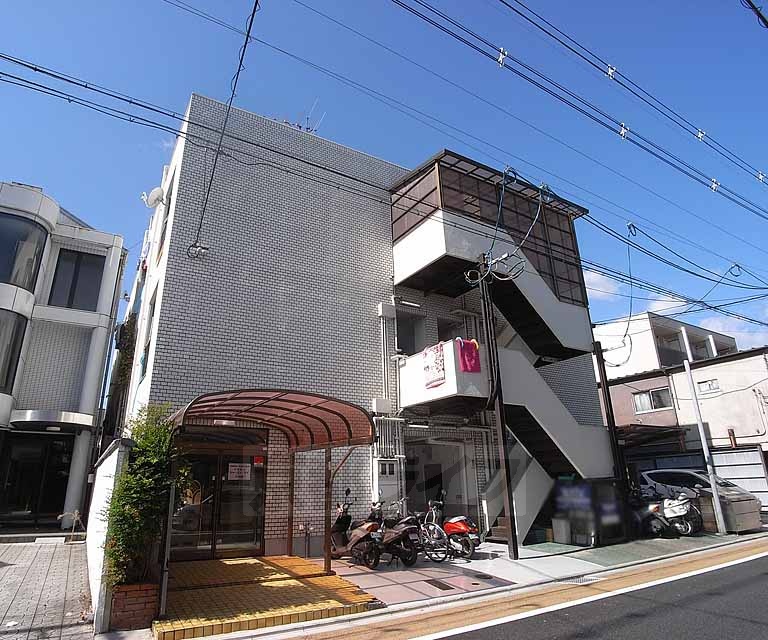 【ノーブル伏見の建物外観】