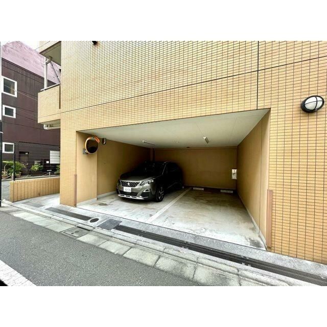 【墨田区吾妻橋のマンションの駐車場】