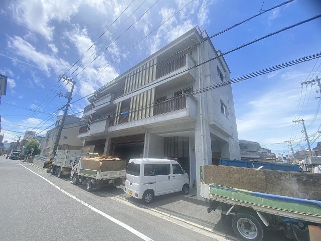 広島市南区上東雲町のマンションの建物外観