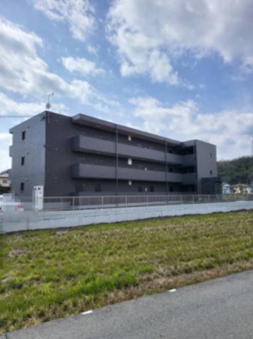 【福山市高西町川尻のマンションの建物外観】