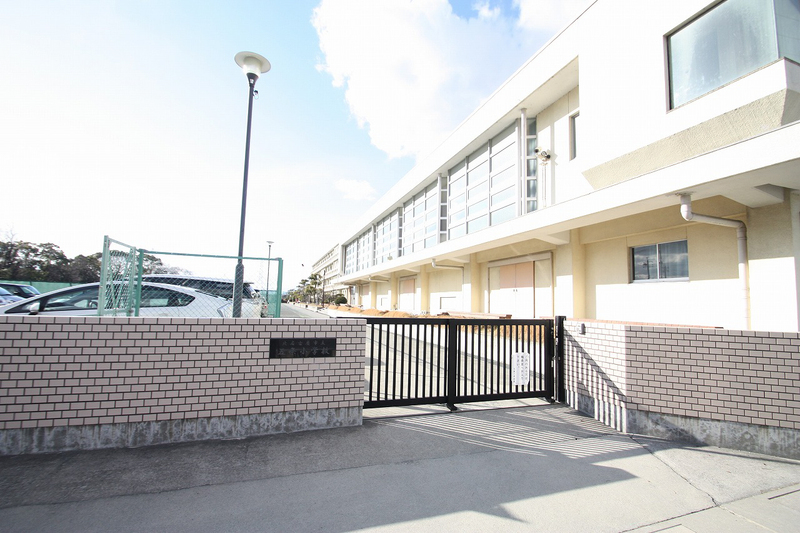 【ハル２番館の小学校】