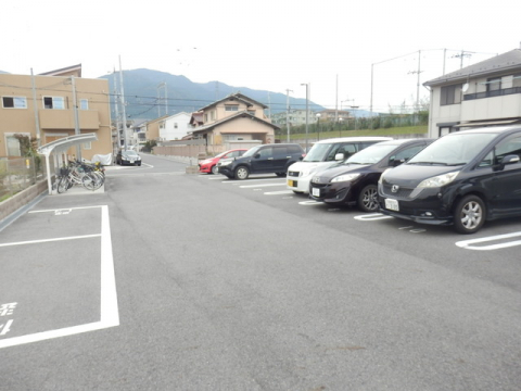 【大津市下阪本のアパートの駐車場】