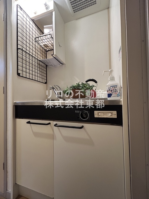 キッチン　キッチンは収納付！調理器具など必要な物を収納できます☆