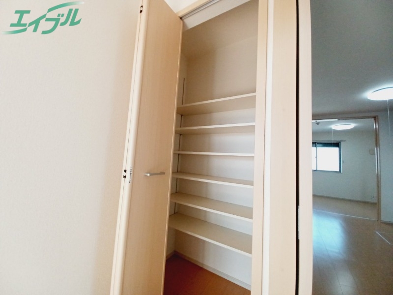 収納　同型参考写真