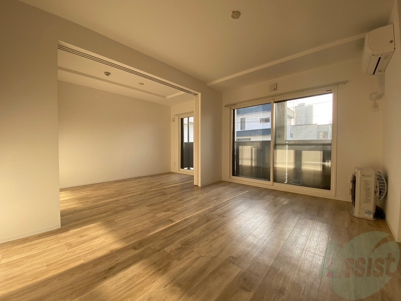 居室・リビング　広くてきれいなリビングです！快適に過ごせそうですね。