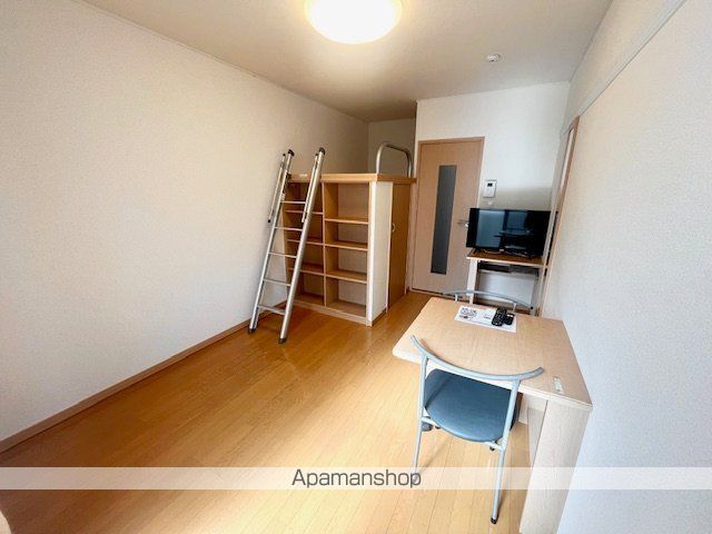 レオパレスブリエ オーブの居間写真