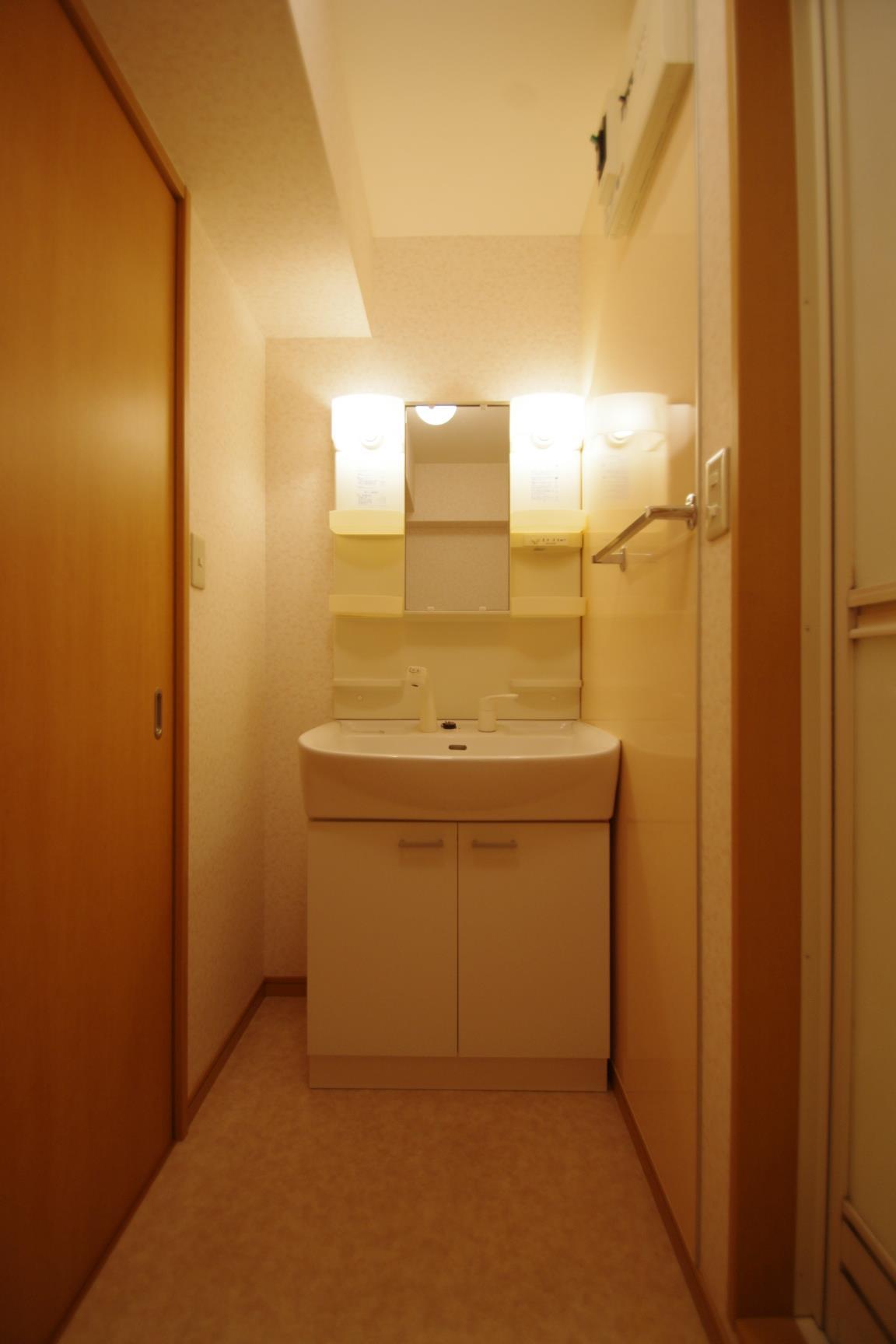 洗面設備　同タイプ別室の写真です。