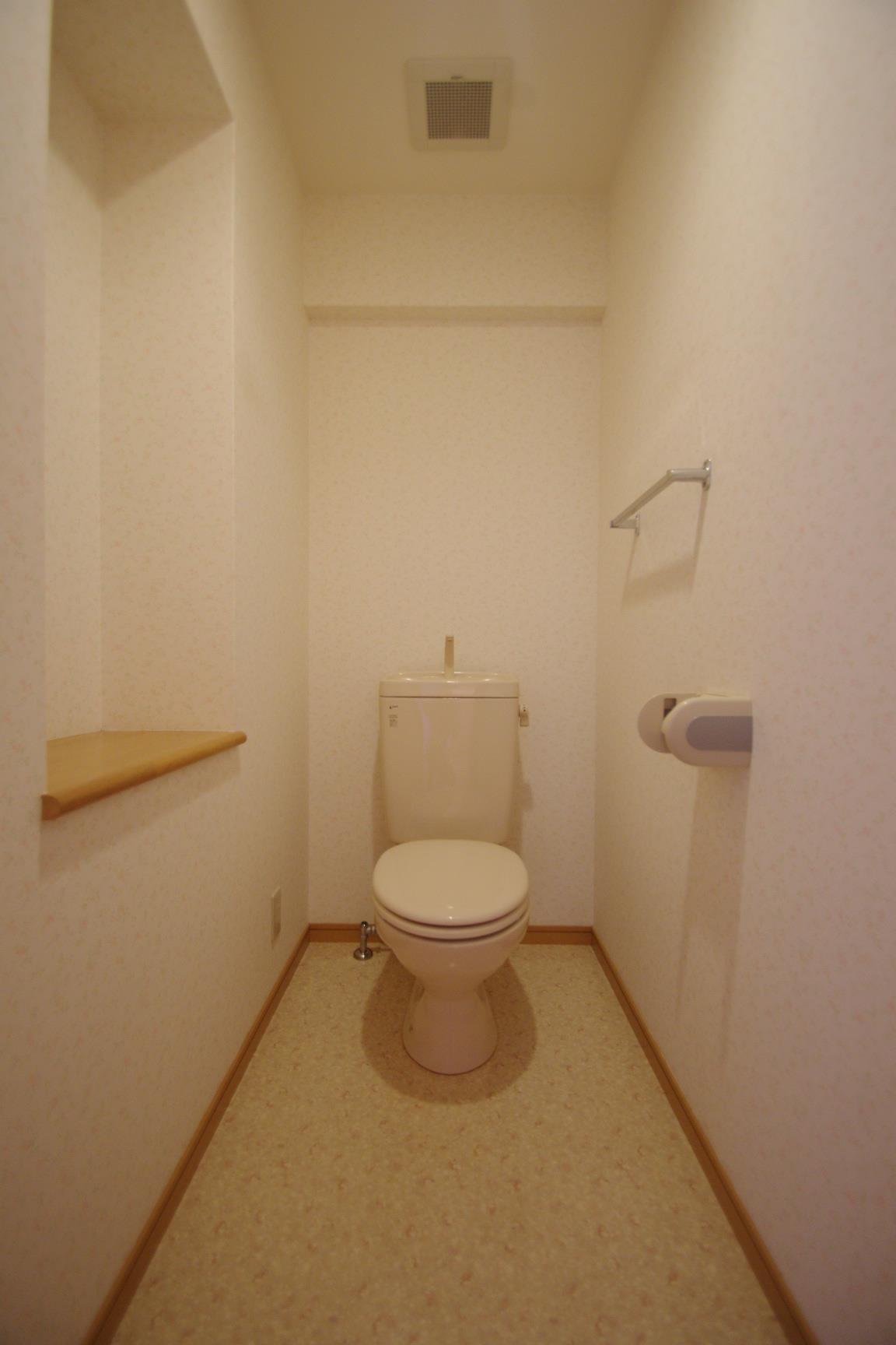 トイレ　同タイプ別室の写真です。