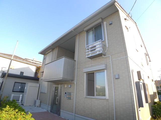 建物外観　吉川市でのお部屋探しは、アソシエ住まいの窓口へ。