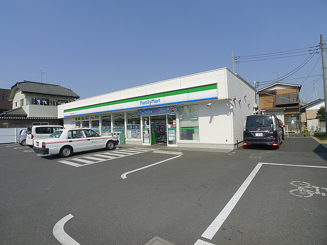 コンビニ　ファミリーマート 吉川平沼一丁目店（コンビニ）まで375m