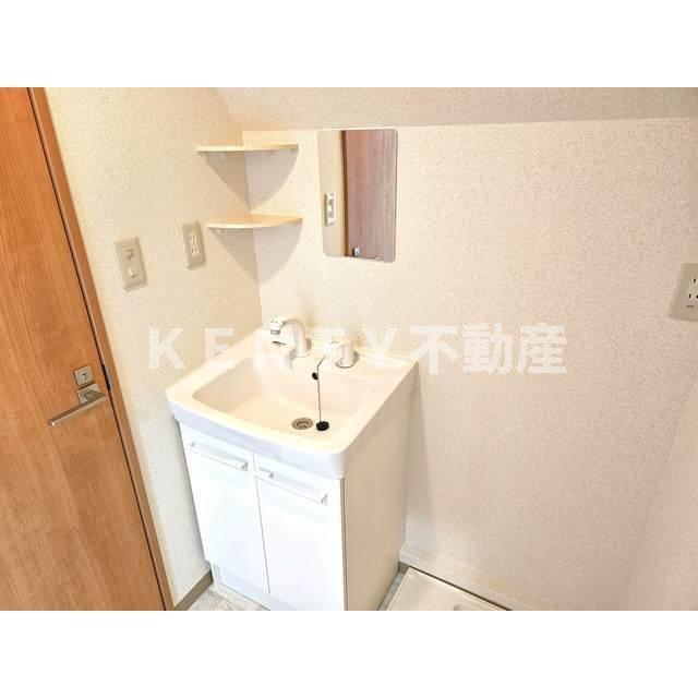 洗面設備　明るい洗面所です