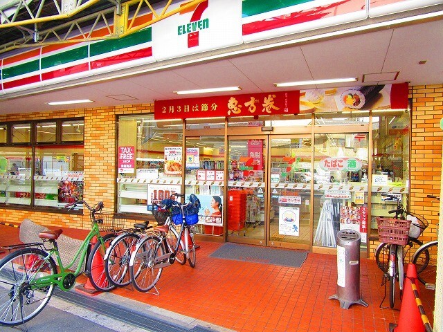 コンビニ　セブンイレブン大阪十三本町１丁目店（コンビニ）まで102m