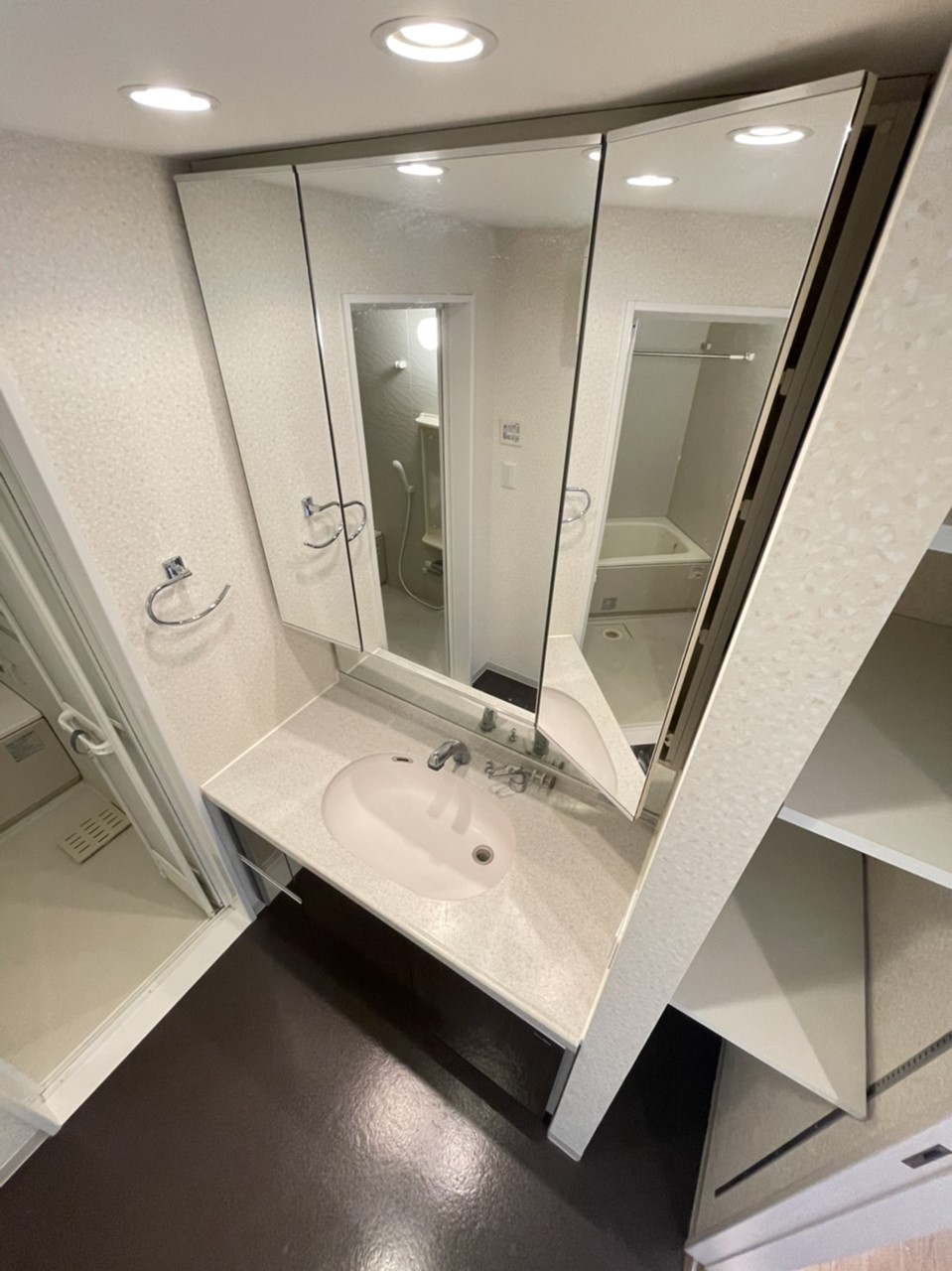 洗面設備　※同物件、別部屋です。