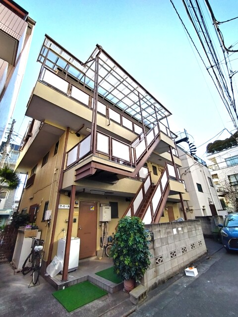 建物外観　３階建て鉄骨造マンション★
