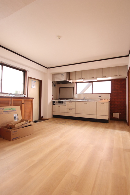 居室・リビング　２面採光のリビング★