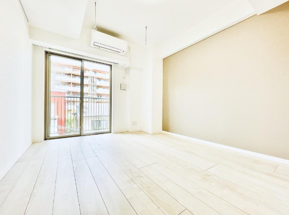 居室・リビング　※別部屋の参考写真です。