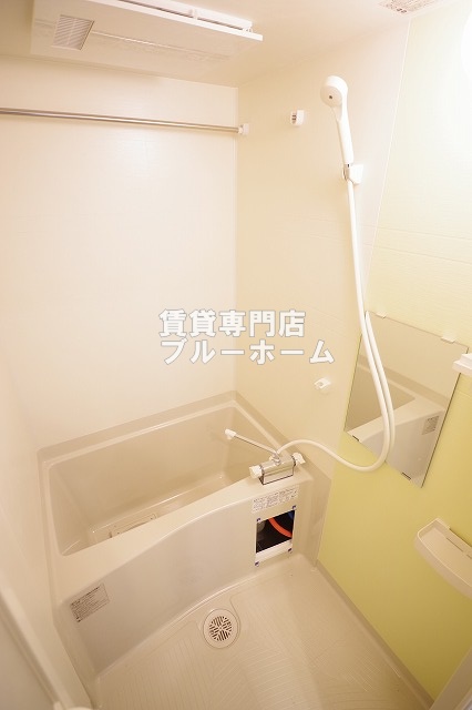 バス・シャワールーム　浴室乾燥機付きのお風呂です！