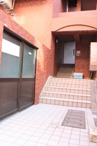 エントランス　ゆとりのあるエントランスです