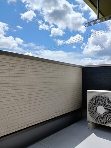 バルコニー　お洗濯にも便利なバルコニー付き