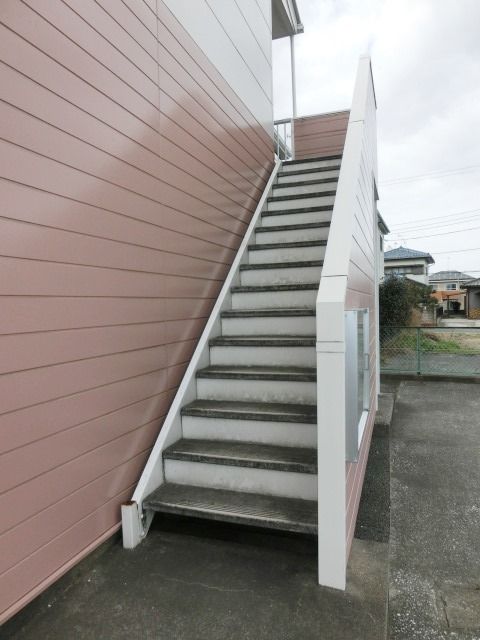 エントランス　2階に上がる階段です