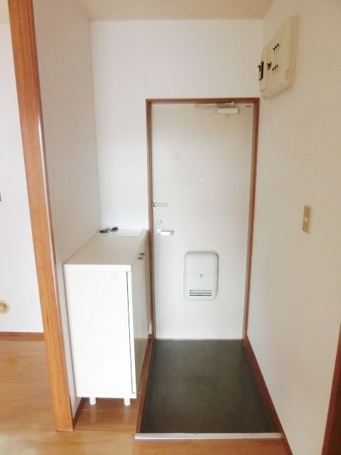 玄関　玄関にはシューズボックスがあります