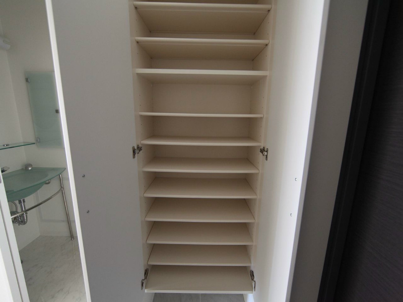 玄関　玄関　シューズボックス付（収納充実してます）