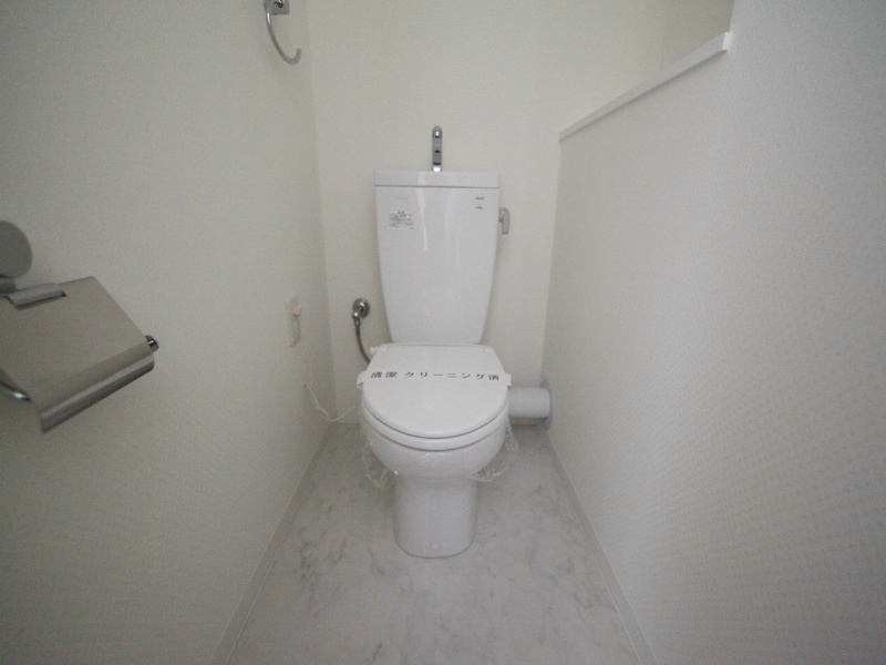 トイレ　トイレ（温水洗浄暖房便座取り付け可）